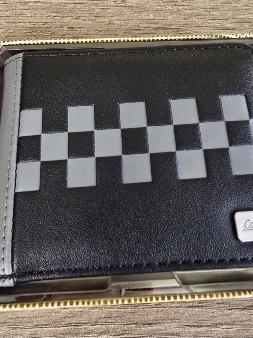 MEN'S QUIKSILVER BLACK/GREY CHECKERBOARD BIFOLD WALLET NEW IN TIN GIFTBOX